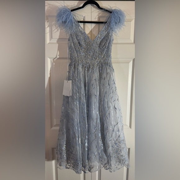 Mac Duggal 20275 -Tea-Length Feather Embroidered Dress in Powder Blue NWT Size 2 - Picture 1 of 4